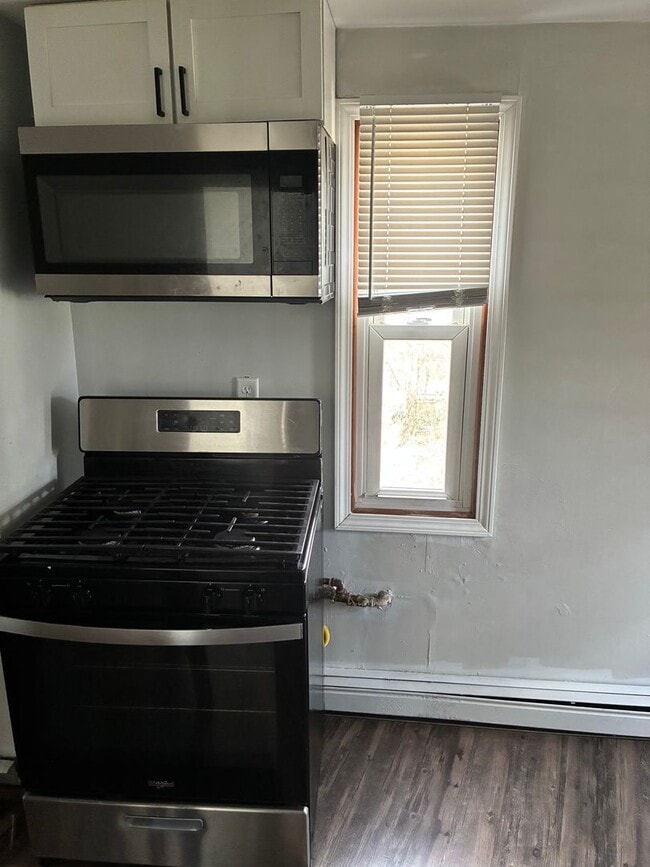 Photo - 2 Bedroom Apartment w/Appliances