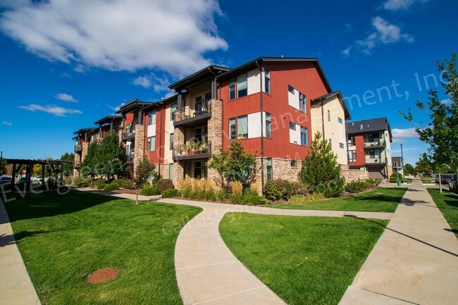 Building Photo - 2715 Iowa Dr
