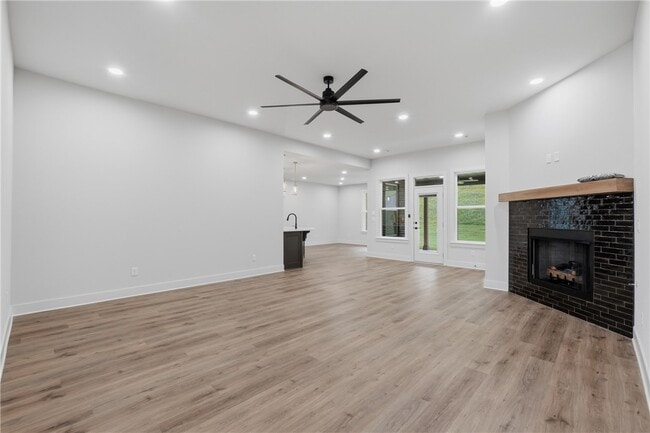 1229 Bunker Dr