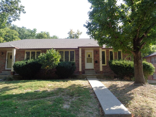 Building Photo - 1700 Oxford Dr