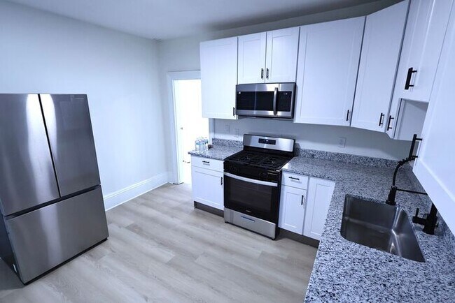 Photo - 570 Dayton St