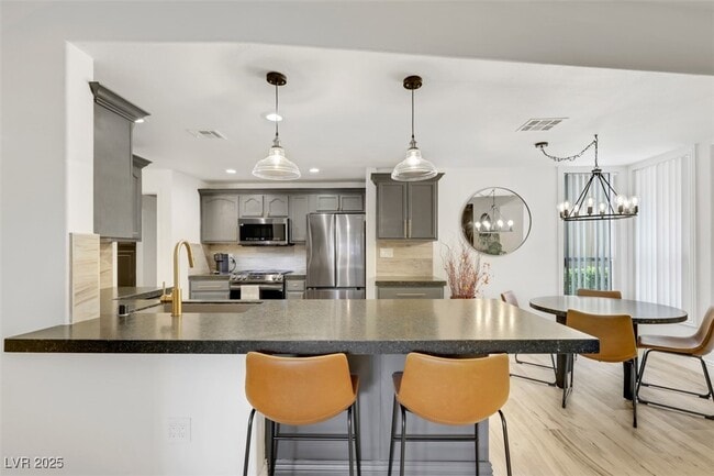 Building Photo - 2050 W Warm Springs Rd Unit 3012
