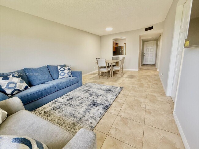 Photo - 8550 N Sherman Cir Unidad 507 Rental