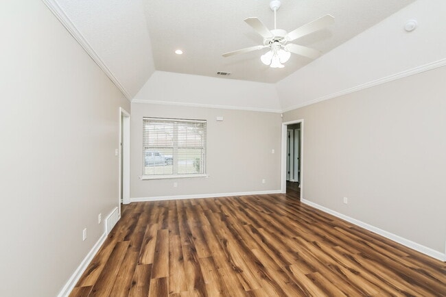 Photo - 355 Village Dr