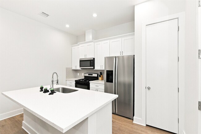 Photo - 835E Dorchester St