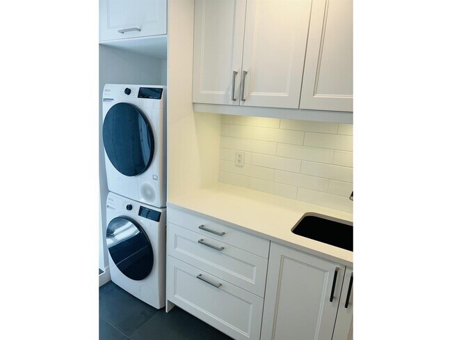 Bsmt Suite-17291 1 AVENUE