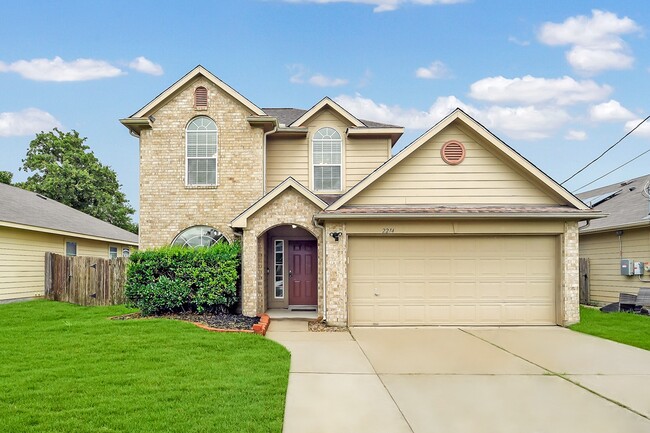 Building Photo - 2214 Shady Pine Dr