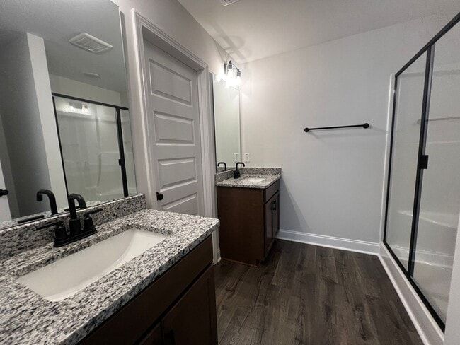 Photo - MOVE IN READY -3 Bed, 2.5 Bath 1 car garag...