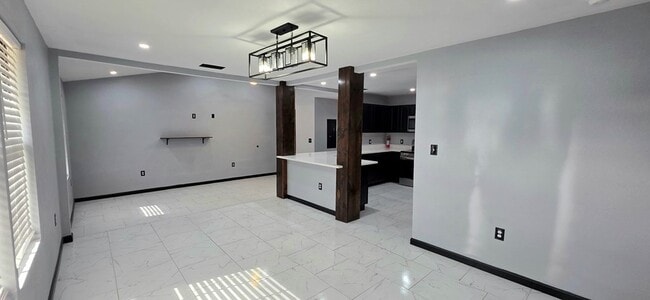 Photo - 600 Zeneta Ave