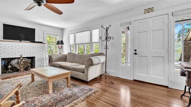 Photo - 325 16th Ave NE