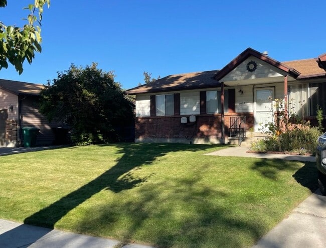 Building Photo - Ideal Location; Three Bedroom Home in Murray