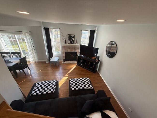 Photo - 610 Lakeridge Ct