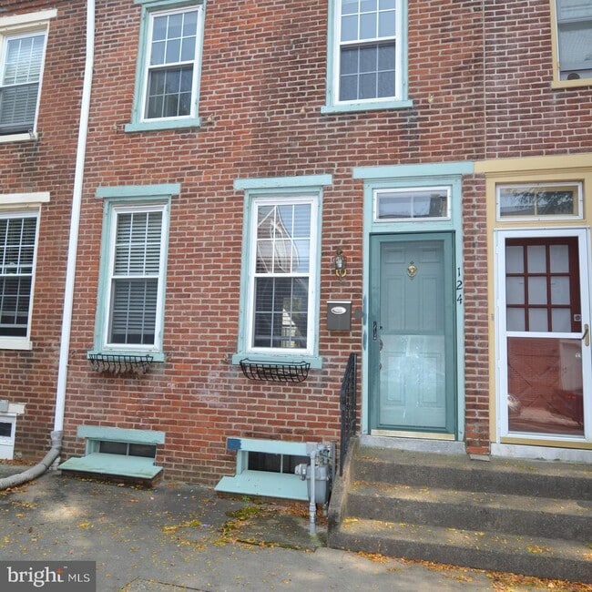 Building Photo - 124 E Union St Rental