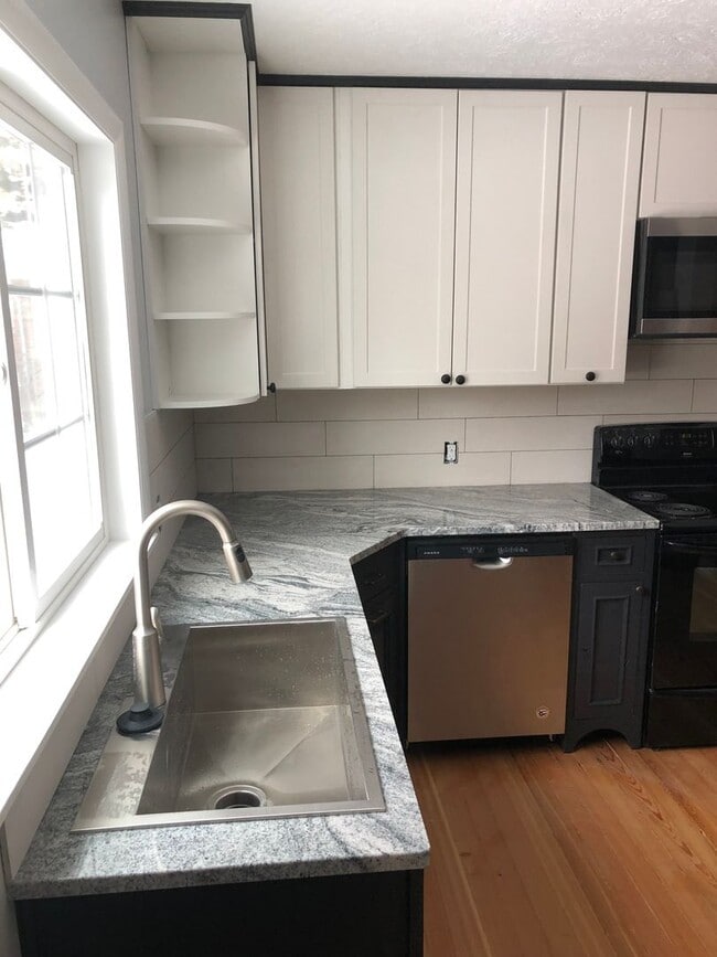 Photo - Newly updated 2 bedroom in excellent location!!