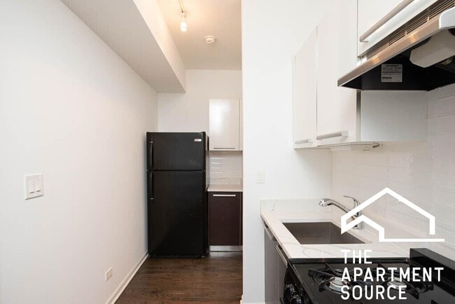 Building Photo - 5054 N Winthrop Ave