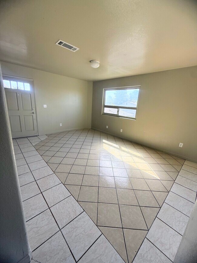 Photo - 329 W Wilson St Unidad #103