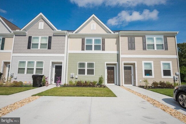 Photo - 417 Creekbed Cir