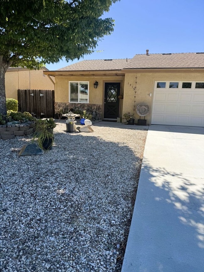 Building Photo - Delightfull 2 Bedroom 2 Bath in Sierra Bon... Rental