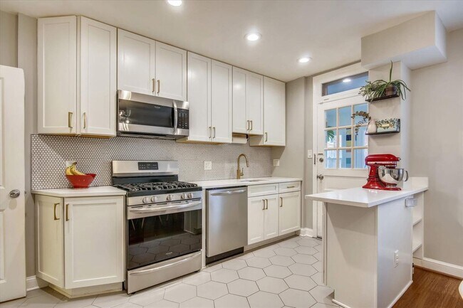 Photo - 1334 Downing St NE