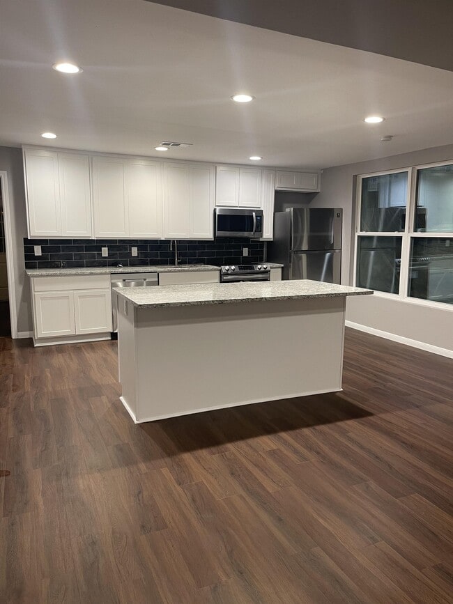 Photo - 400 Graham Ave