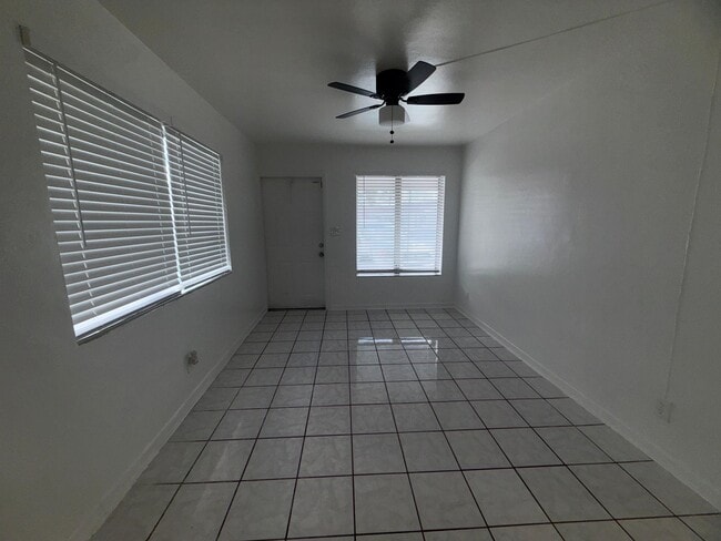 Photo - 6100 NW 10 St