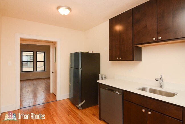 Photo - 2342 N Spaulding Ave Unidad M06B