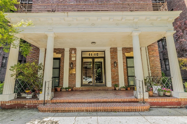 Building Photo - 41-12 41st St Unit 3-H