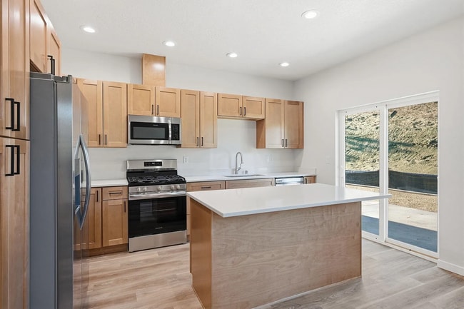 Photo - Stylish New Duplex with Scenic Surroundings