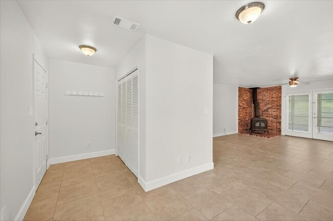 Photo - 898 Meginnis Ln