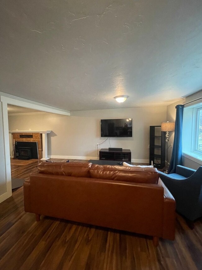 Photo - Long Term Remodeled 2 Bedroom, 1 Bathroom