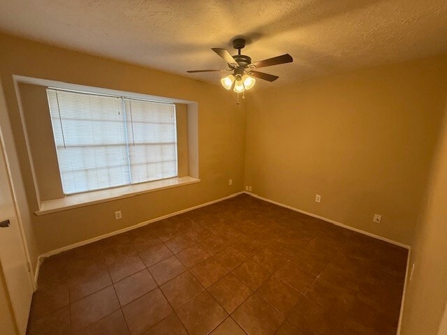 Building Photo - 2402 Autumn Springs Ln