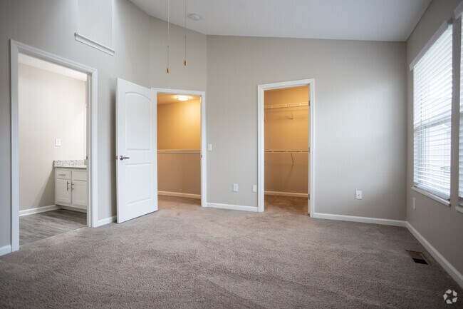 3BR, 2.5BA - 1,360 SF
