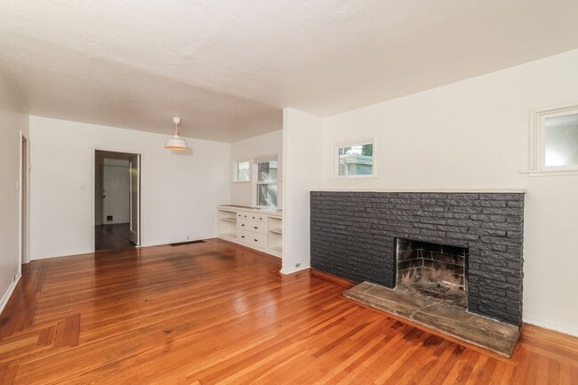 Photo - Available 2 Bedroom Home In Redwood Heights!