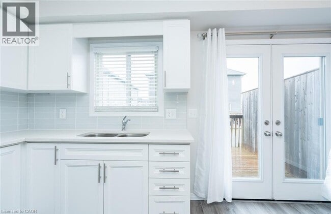 Photo - 3200 Singleton Ave