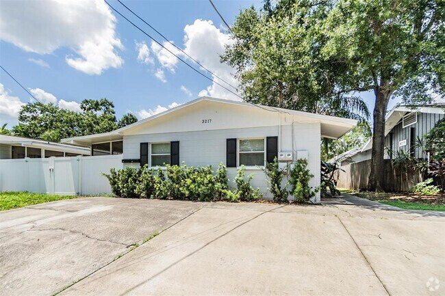 Building Photo - 3217 W Obispo St Rental