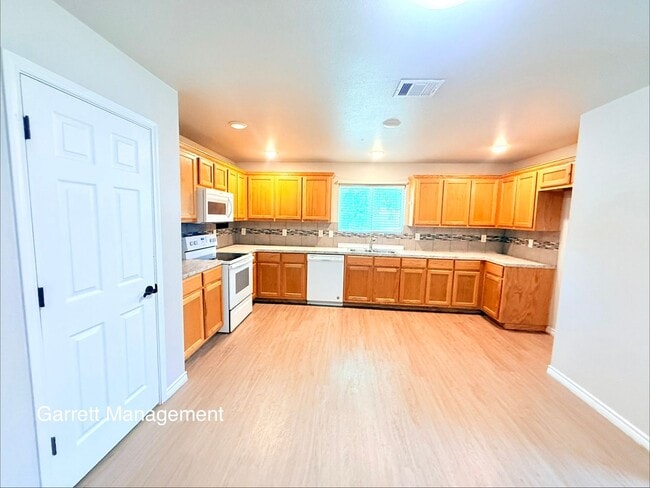 Photo - 1203 E Ave G