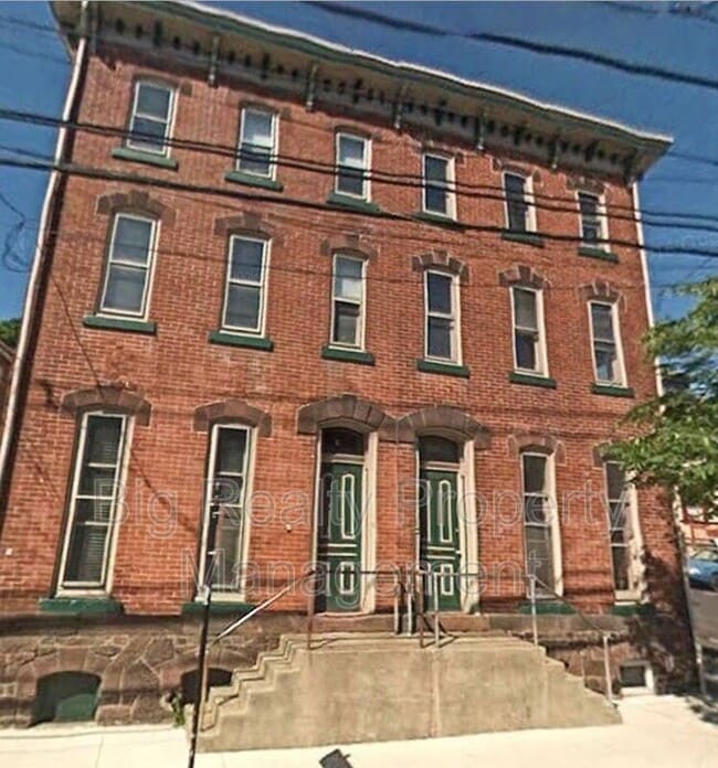 Building Photo - 70 N Main St Unit 70 N. Main