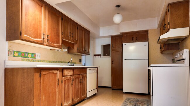 Photo - 65 W 49th Ave