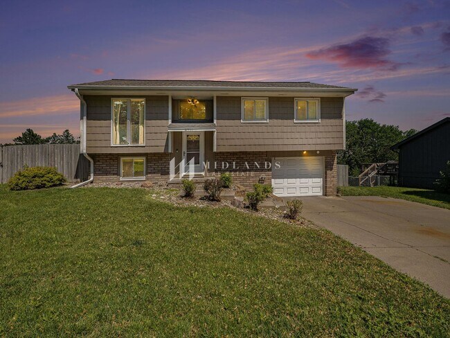 Photo - Millard 3 Bed / 2 Bath Split Entry