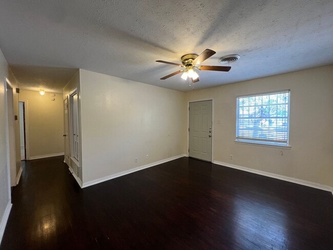 Photo - 1303 Redondo Dr