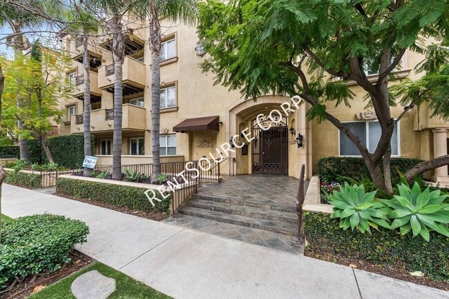 Building Photo - 12044 Hoffman St Unit #204