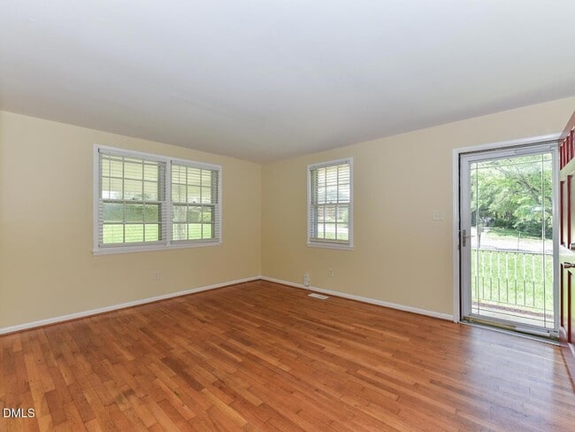 Photo - 852 Hadley Rd