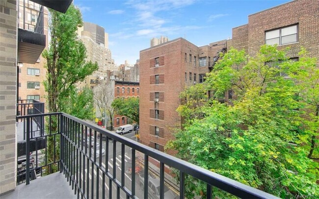 Building Photo - 214 E 35th St Unit 3B Rental