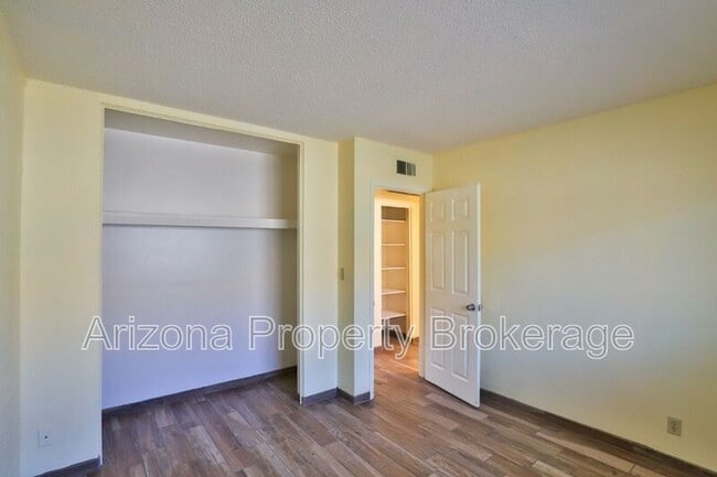 Photo - 2408 W Morten Ave Unit #4