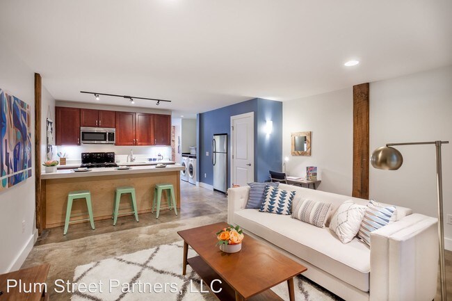 Photo - 219 E Bank St