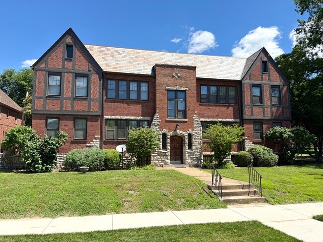Building Photo - 7305 Pershing Ave Unit 2W
