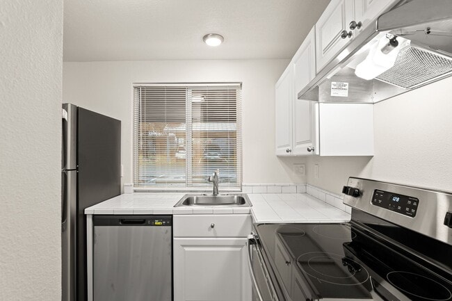 Photo - RECENTLY UPDATED 2 BEDROOM 1.5 BATH TOWNHOME IN TIGARD!