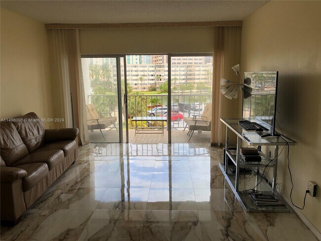 Photo - 300 Bayview Dr Unit 309