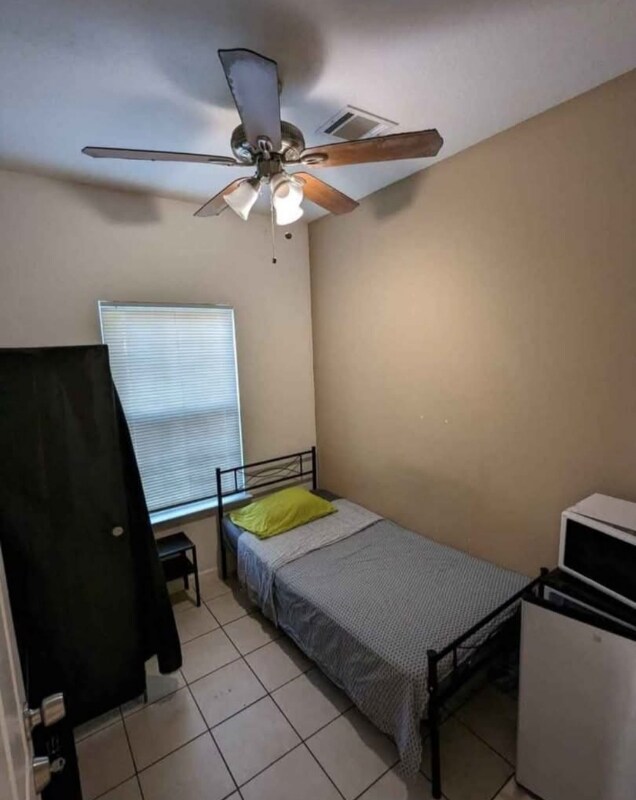 Photo - 16685 Meadowcroft St Apartamento
