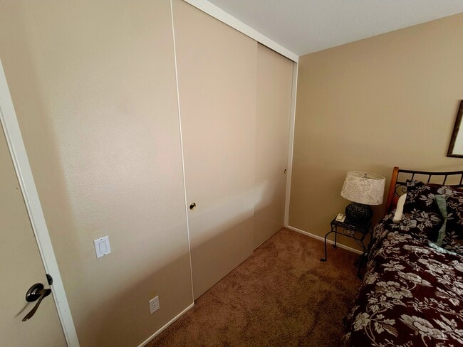 Armario de dormitorio con puertas correderas - 59 Hawaii Dr